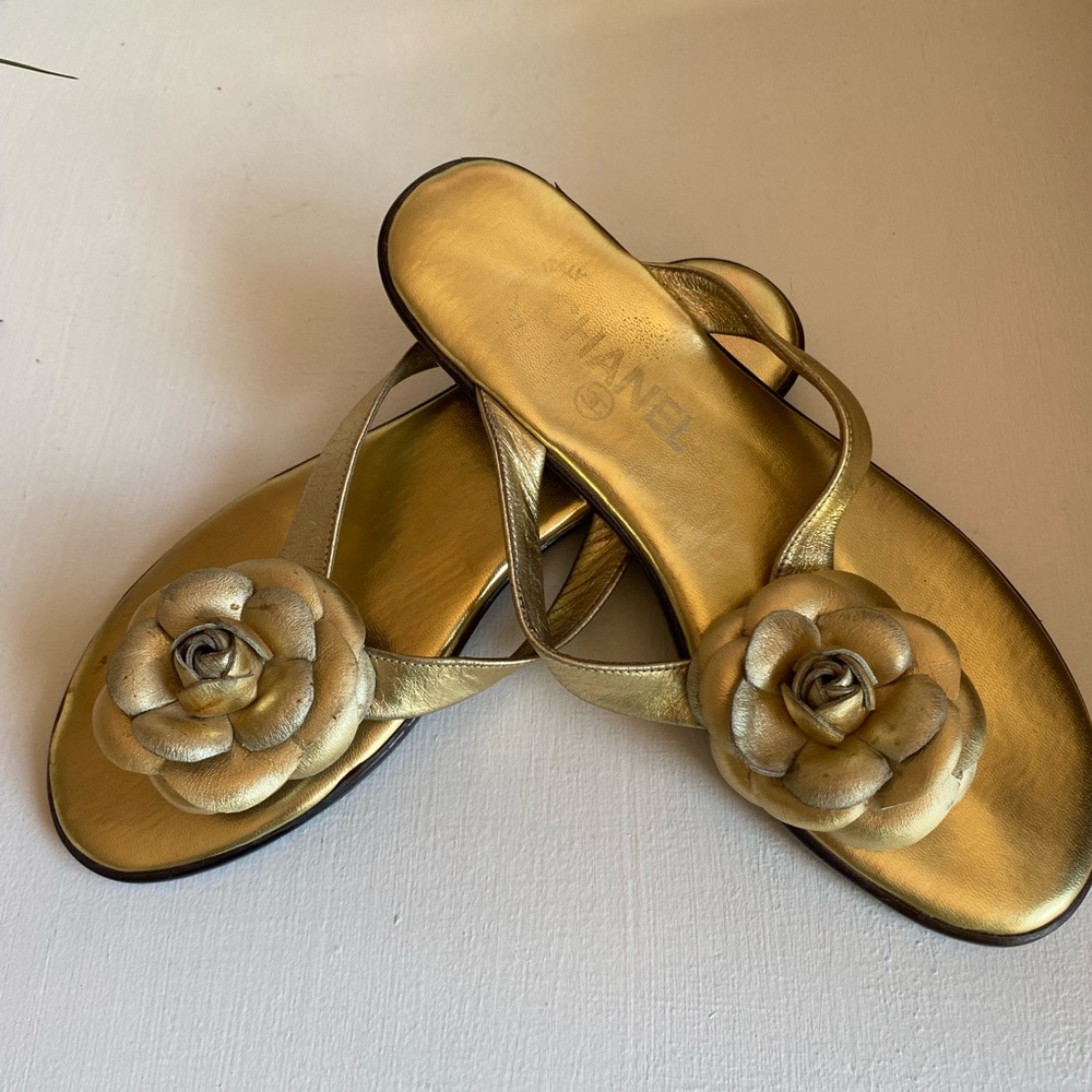 CHANEL Metallic Gold Flat Comfortable Camellia Slide Sandals